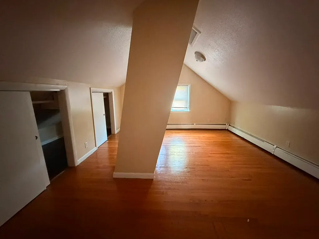 4 bed, $2,100 — Photo 4