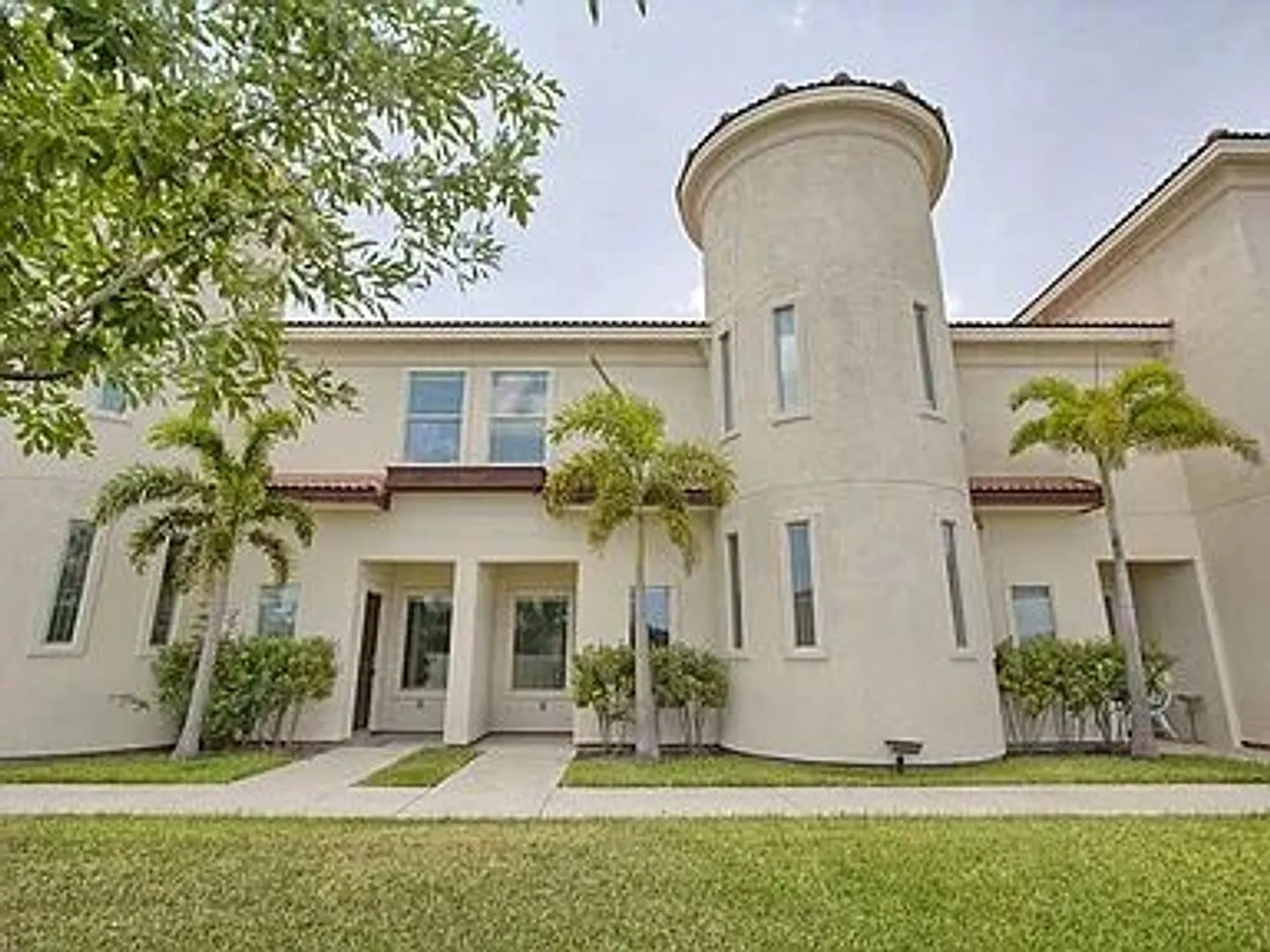 Apt 10 -1413 E Keeton Ave - McAllen — Photo 1