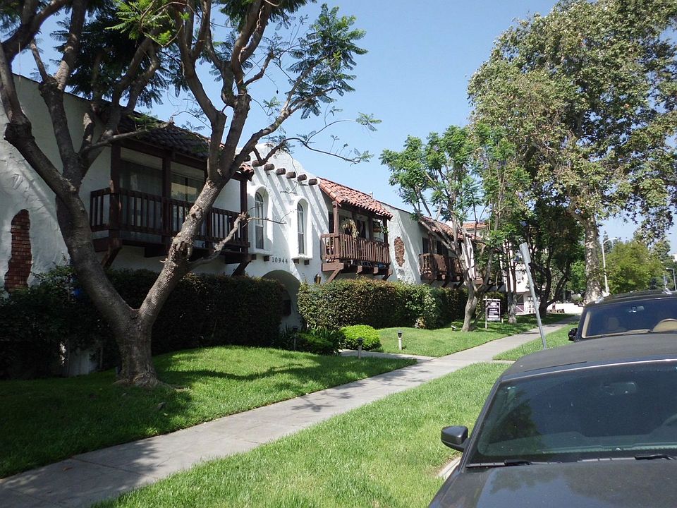 1st image of 10944 Bluffside Dr #221
