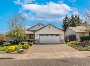 2703 SW Garden Meadow Dr, Grants Pass, OR 97527