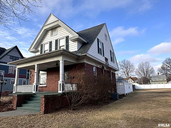 2nd image of 1024 Bateman St