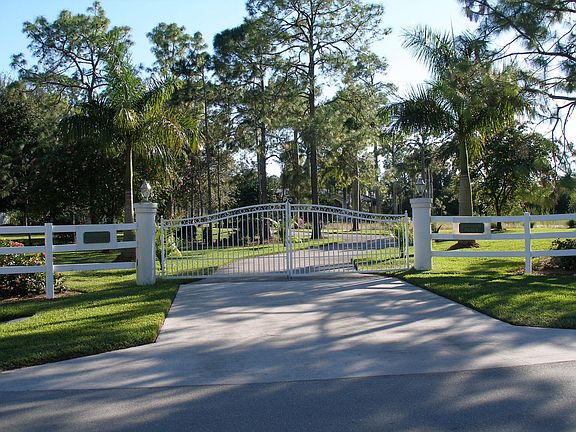 Your own privacy entrance gate.