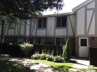 820 Blue Ridge Dr, Medford, NY 11763