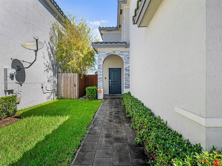 1411 SE 26th Rd — Photo 57