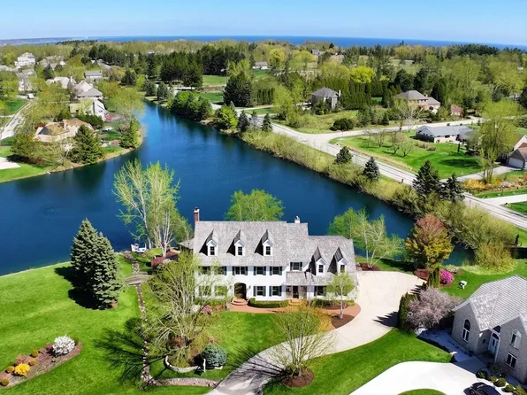 214 East Beechwood COURT, Mequon, WI 53092