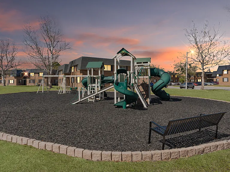 Avalyn West — Photo 15