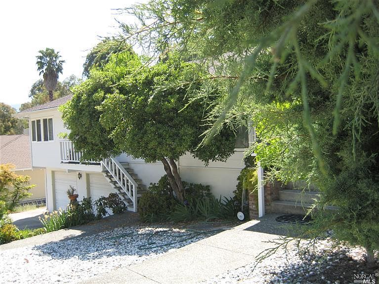 2nd image of 75 Elizabeth Way