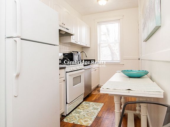 4th image of 191 Kent St #1T