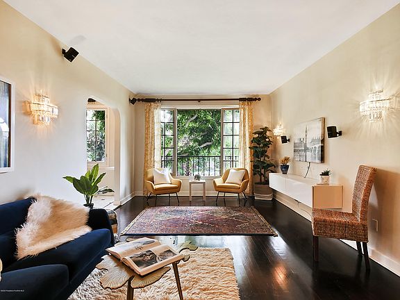 3rd image of 1345 N Hayworth Ave APT 101