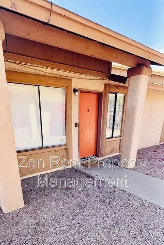 2 bed, 1.0 bath, 790 sqft, $1,275 — Photo 2