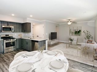 Thrive at Creekside Apartments and Townhomes, Kansas City, MO 64152