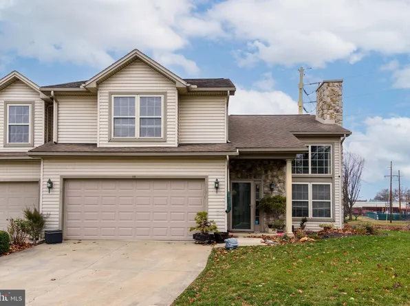 15 Edgewater Dr, Middletown, PA 17057