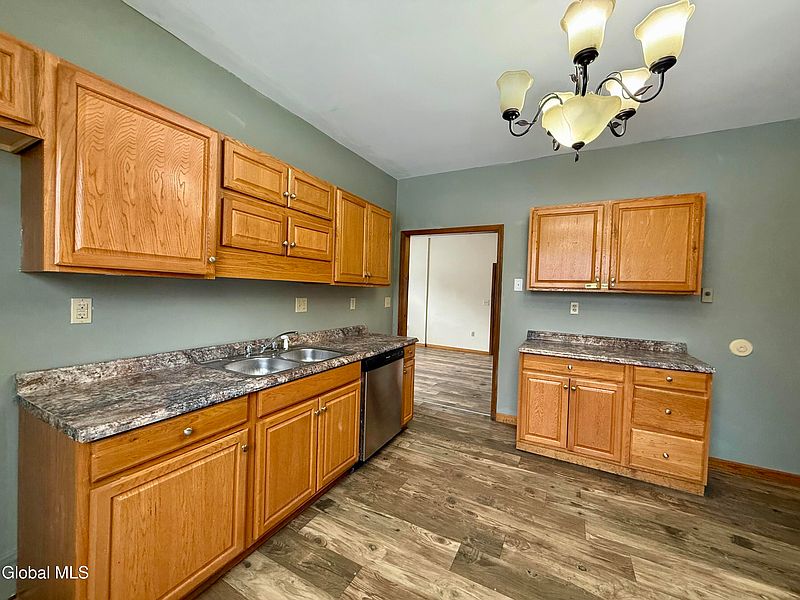 5th image of 90 Pleasant Street