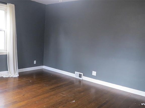 5th image of 1020 Troy Rd