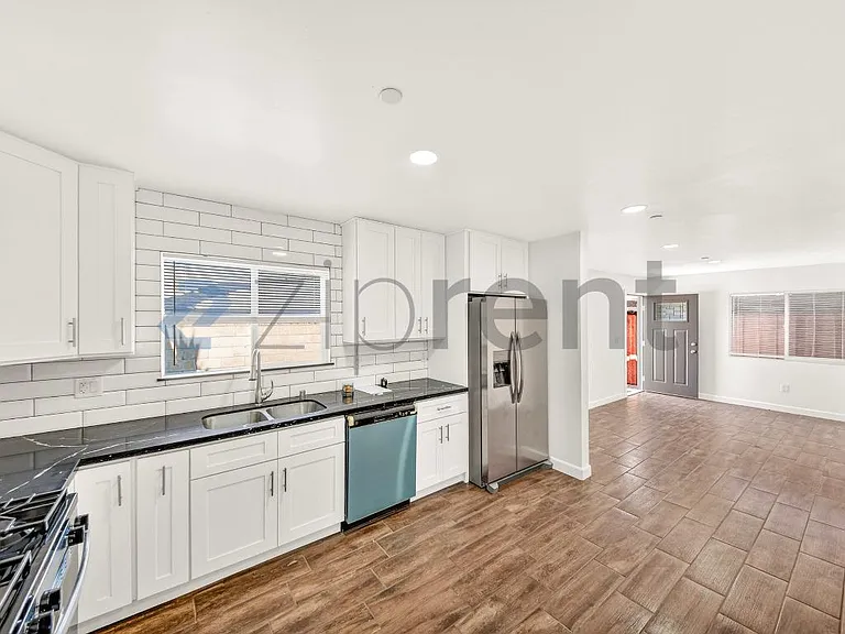 1421 Astoria Pl #1 — Photo 6