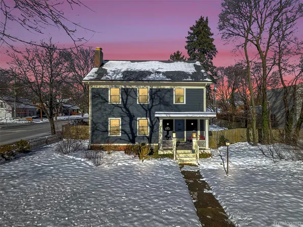 1119 E Maple Rd, Birmingham, MI 48009