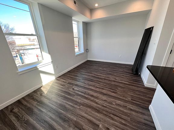 3rd image of 2303 Frankford Ave #D