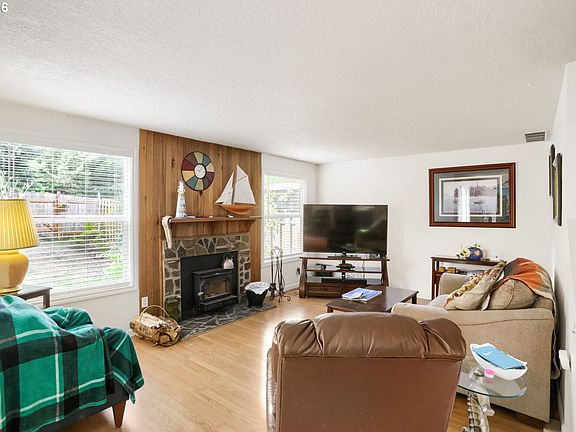 5th image of 18402 SW Burns Ridge Ct