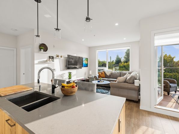 1588 N Dairy Rd #210, Victoria, BC V8T 3J4