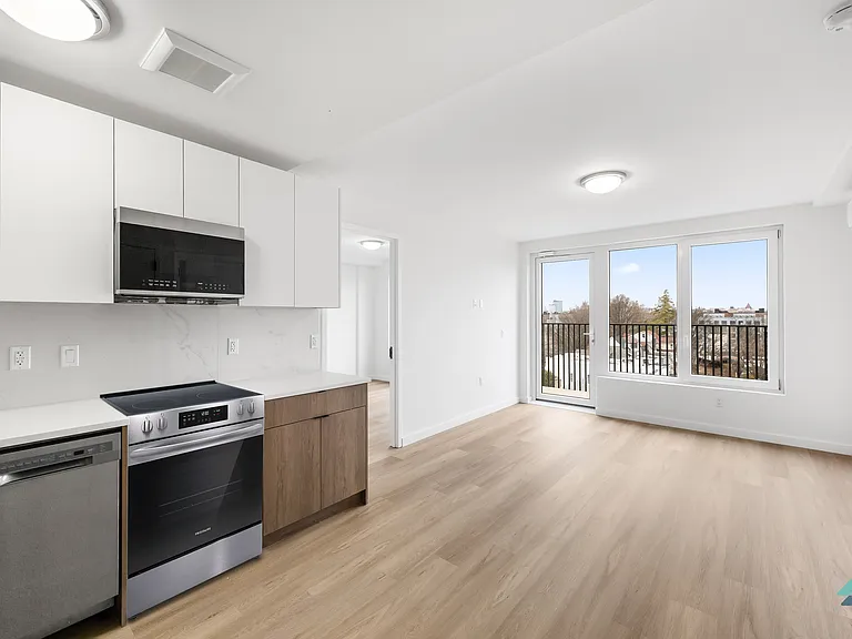 3510 Glenwood Rd #5H — Photo 1