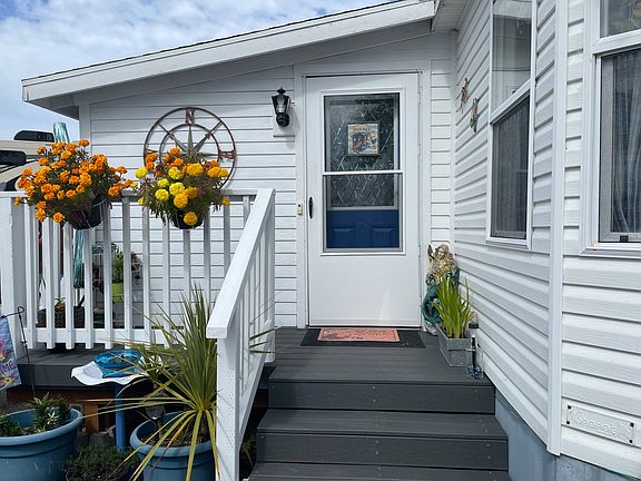 3rd image of 3205 Sandridge Rd