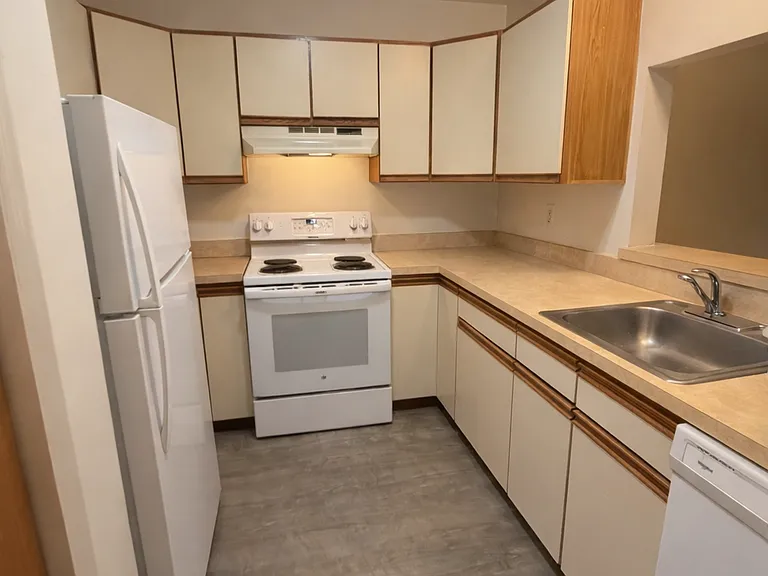 31 Railroad St #5 — Photo 1