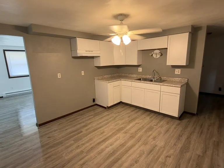 1028 Debolt St — Photo 6
