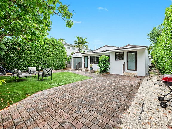 4th image of 2183 Bay Drive