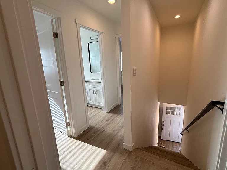5017 S Roxbury St — Photo 8