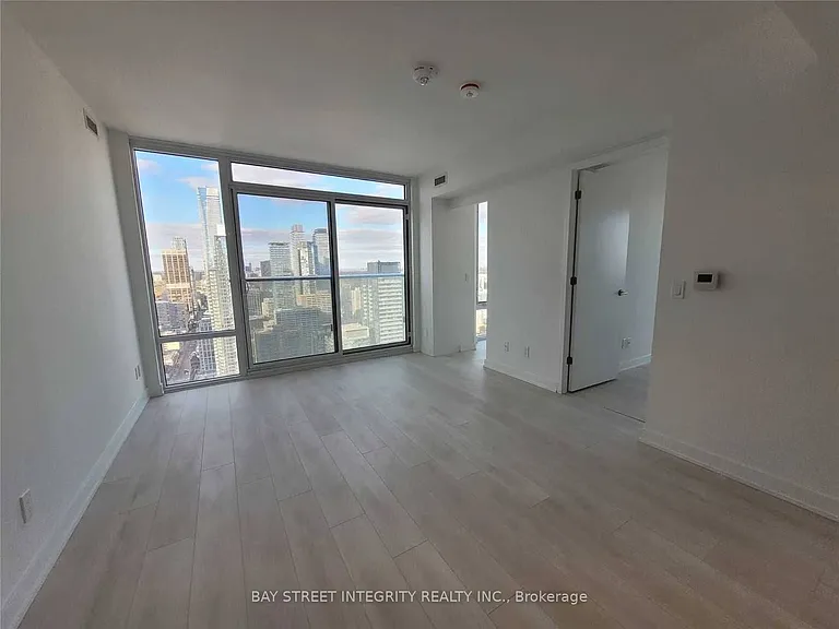 501 Yonge St #4205 — Photo 5