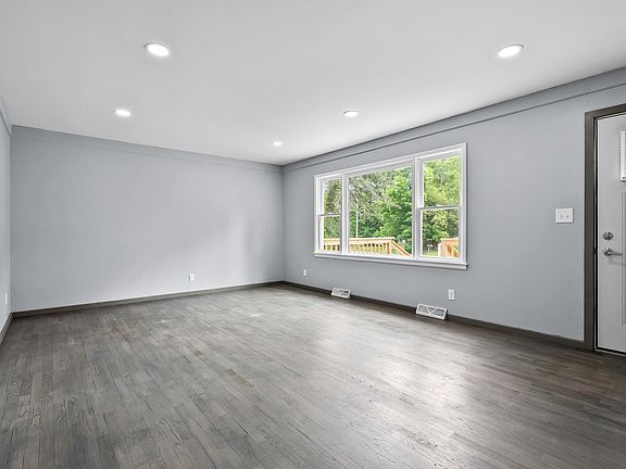 3rd image of 207 Walker Dr