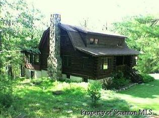 913 Grey Rocks Ln, Tafton, PA 18464