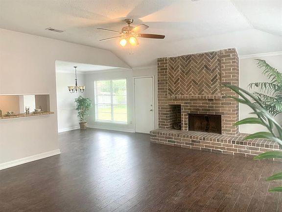 3rd image of 7015 Pickett Dr