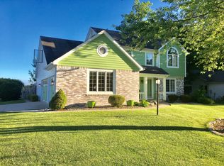 8403 Spring Forest Dr, Fort Wayne, IN 46804