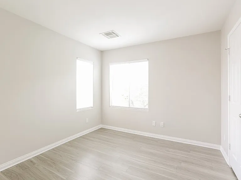 9469 Diamond Bridge Ave — Photo 13