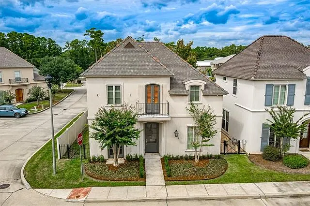 Building Photo - 110 Oak Aly