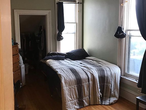 2nd image of 421 6th St SE APT 3