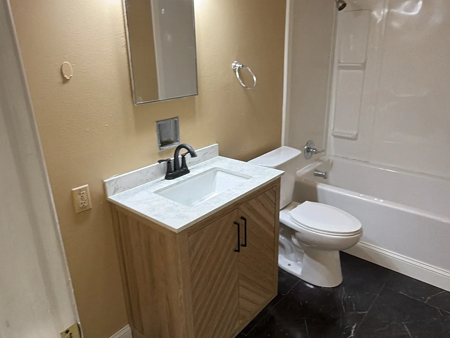 2 bed, 850 sqft, $1,250 — Photo 2