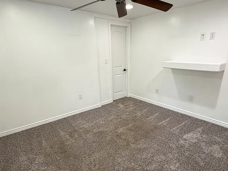 625 S Lone Tree Rd — Photo 16