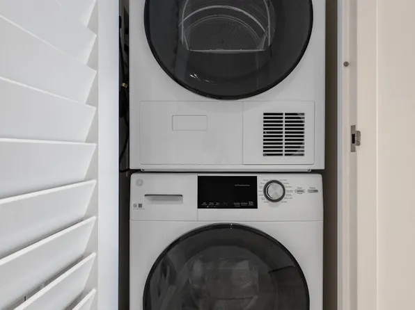 8 Spruce Street image 8 of 22