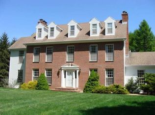 4 Larchwood Ln, East Lyme, CT 06333