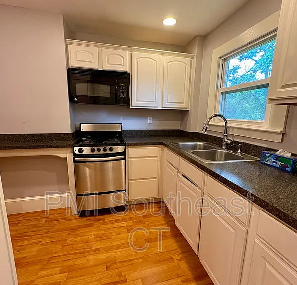 50 Meridian St #2B — Photo 8