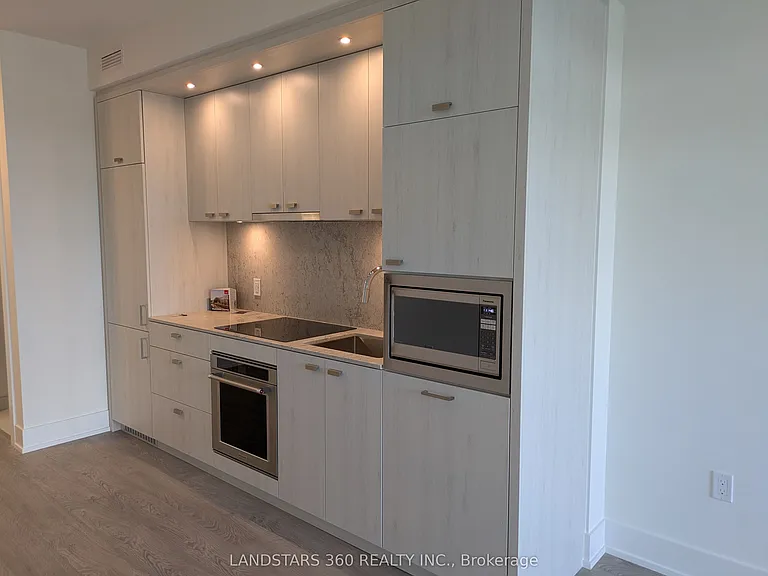 858 Dupont St #816 — Photo 9