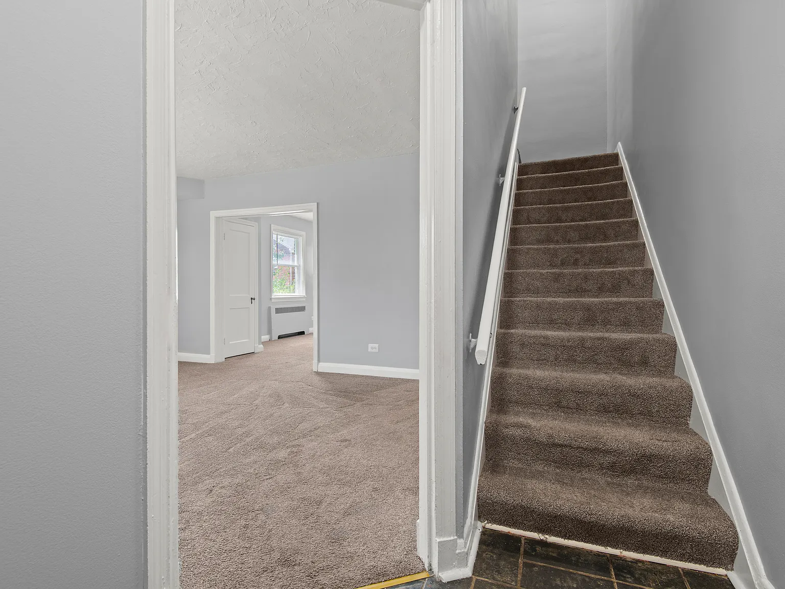 3 bed, 2.5 bath, 2200 sqft, $2,075 — Photo 3