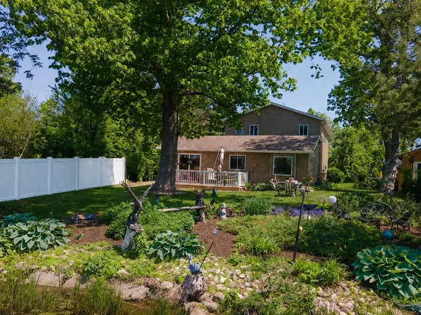 N2427 Linden Point Rd, Weyauwega, WI 54983