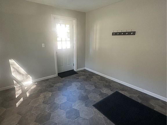 4th image of 47 1/2 Bridge St #47