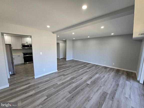 4th image of 4404 Island Pl APT 201