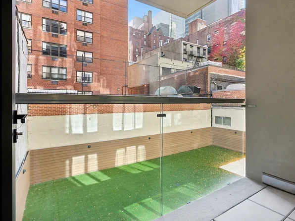 244 East 52nd Street image 7 of 13