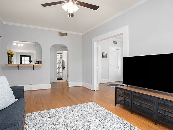 2nd image of 960 Taft Ave NE APT 10