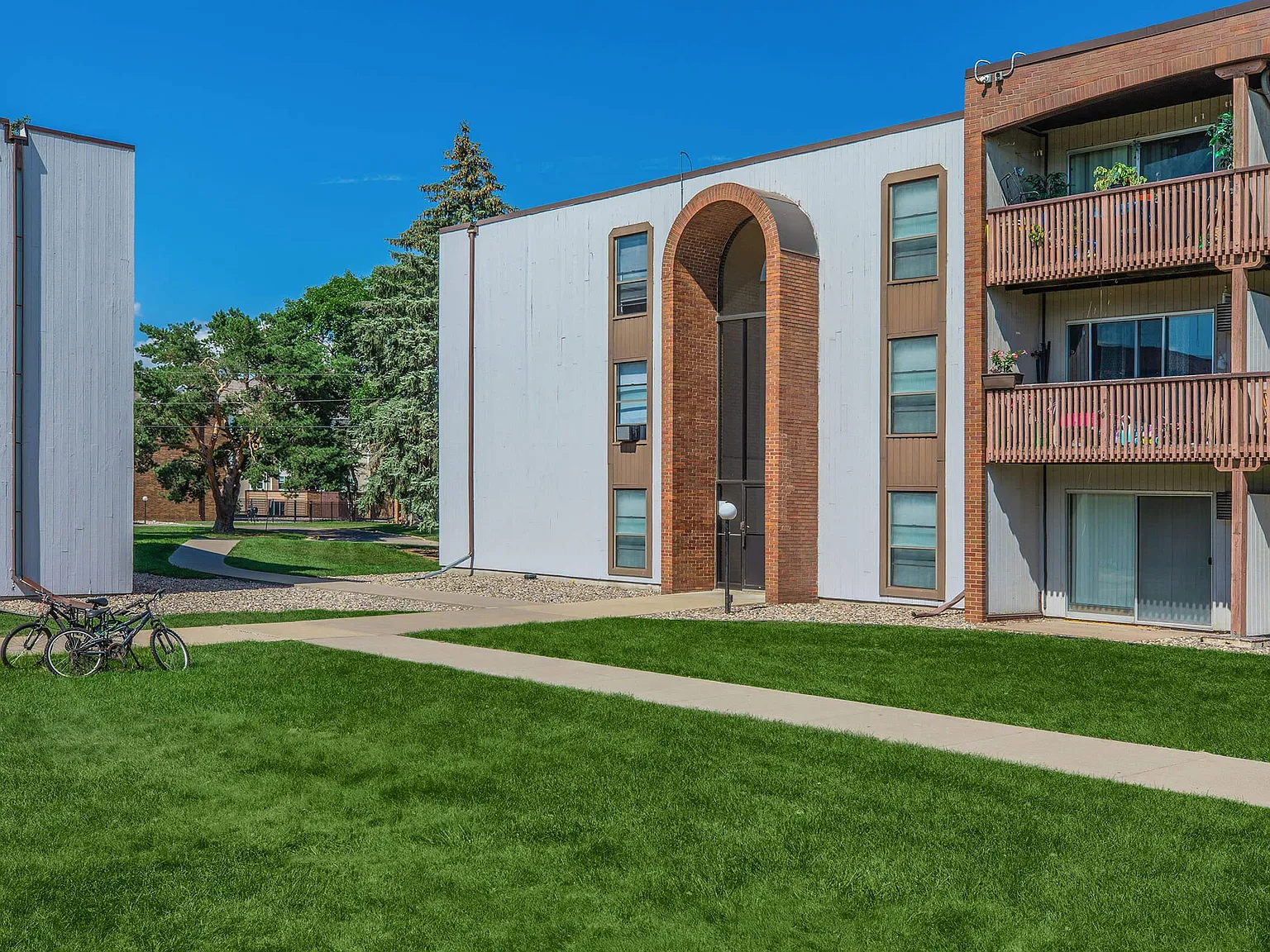 Holiday Acres Apartments — Photo 4